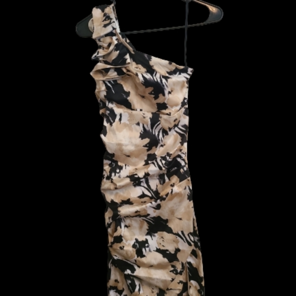 Roulette One Shouder Sleeve Dress